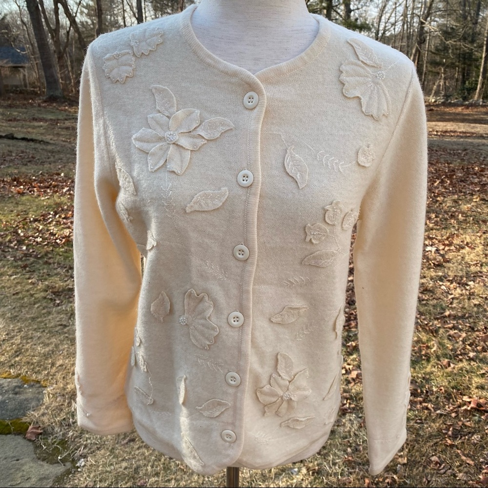PENDLETON SWEATER CARDIGAN CREAM WOOL FLORAL APPLIQUÉ BEADS PETITE SIZE P